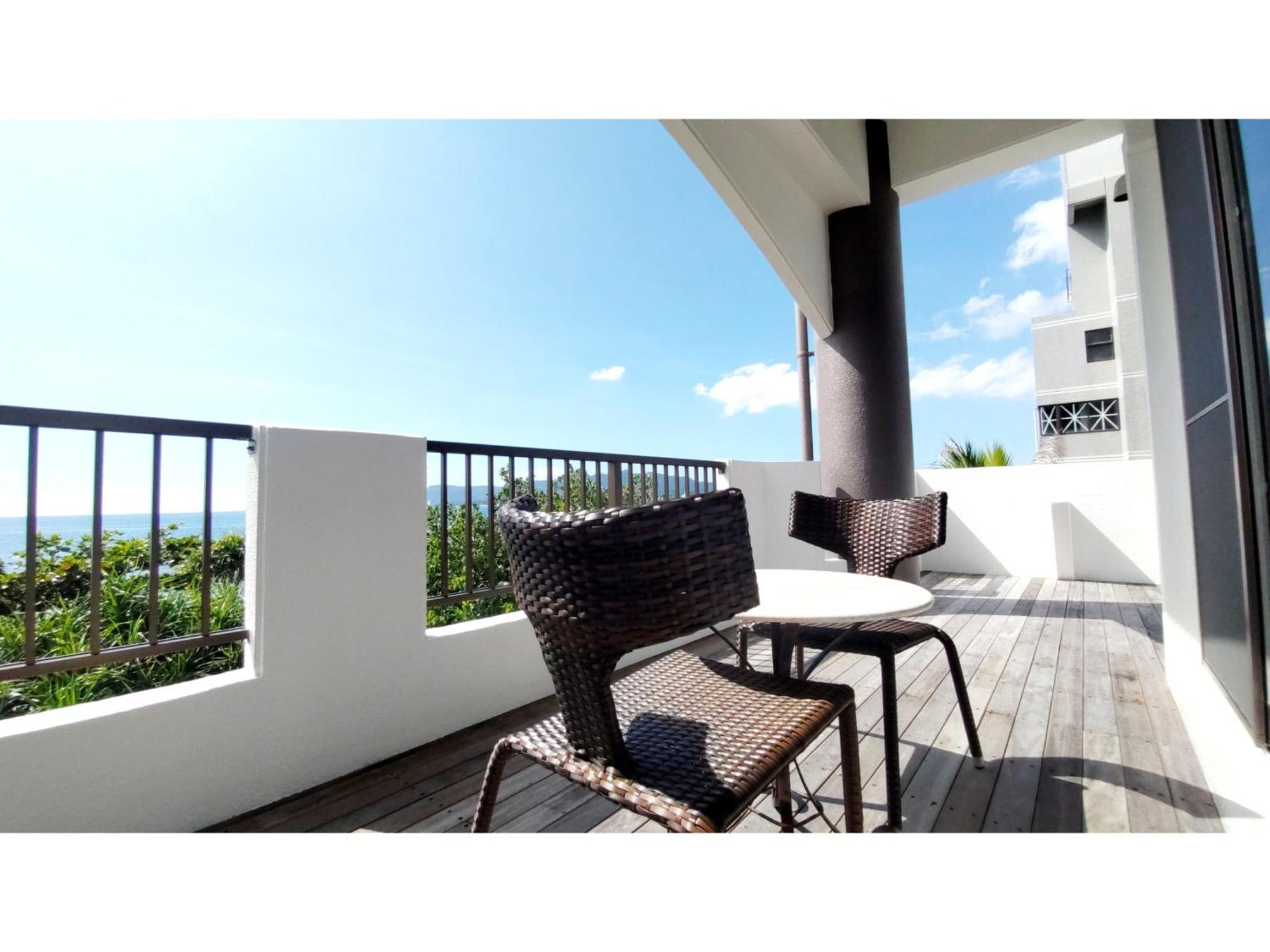 Apartment Kariyushi Sea Side House *