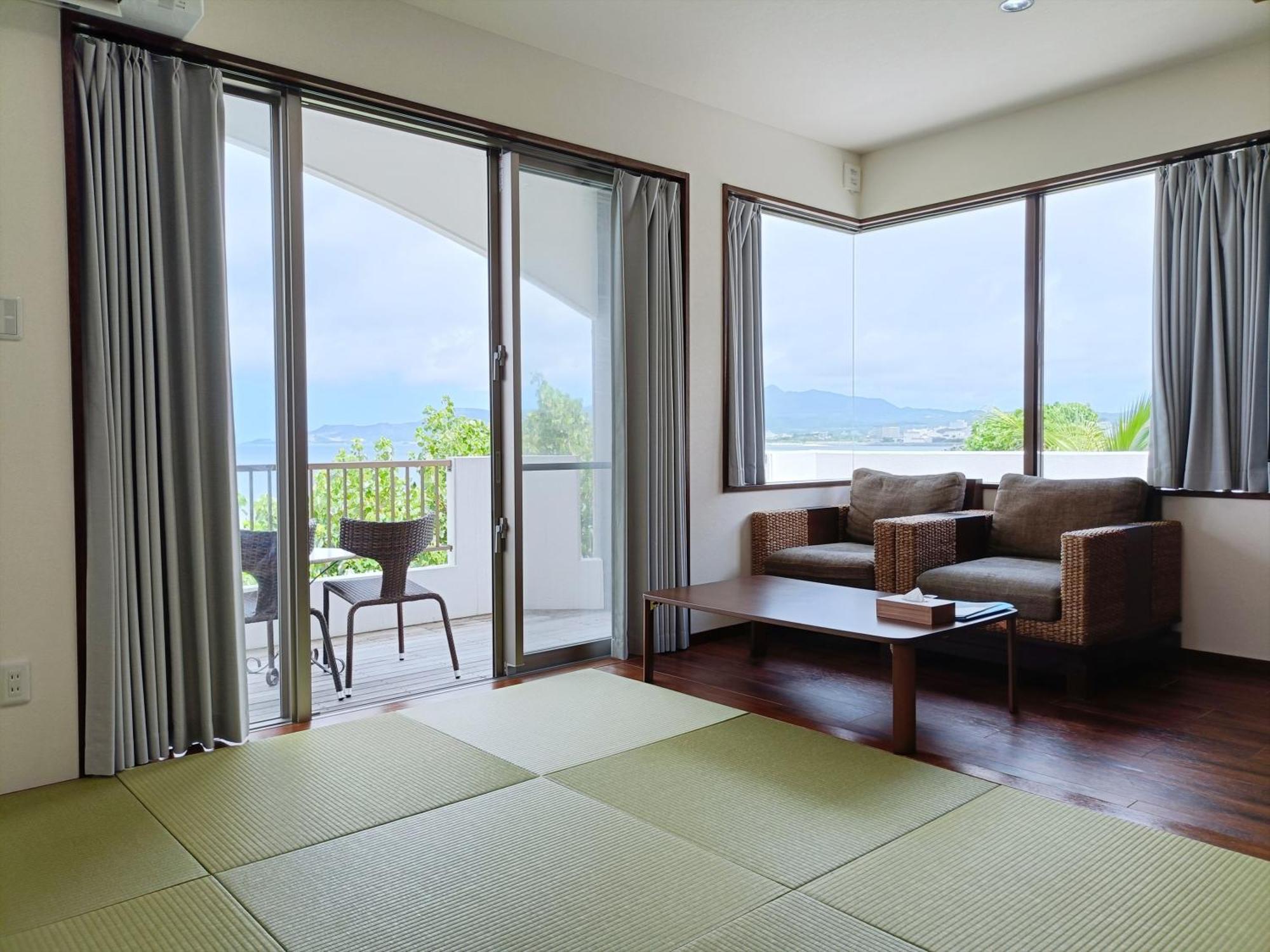 Kariyushi Sea Side House Nago