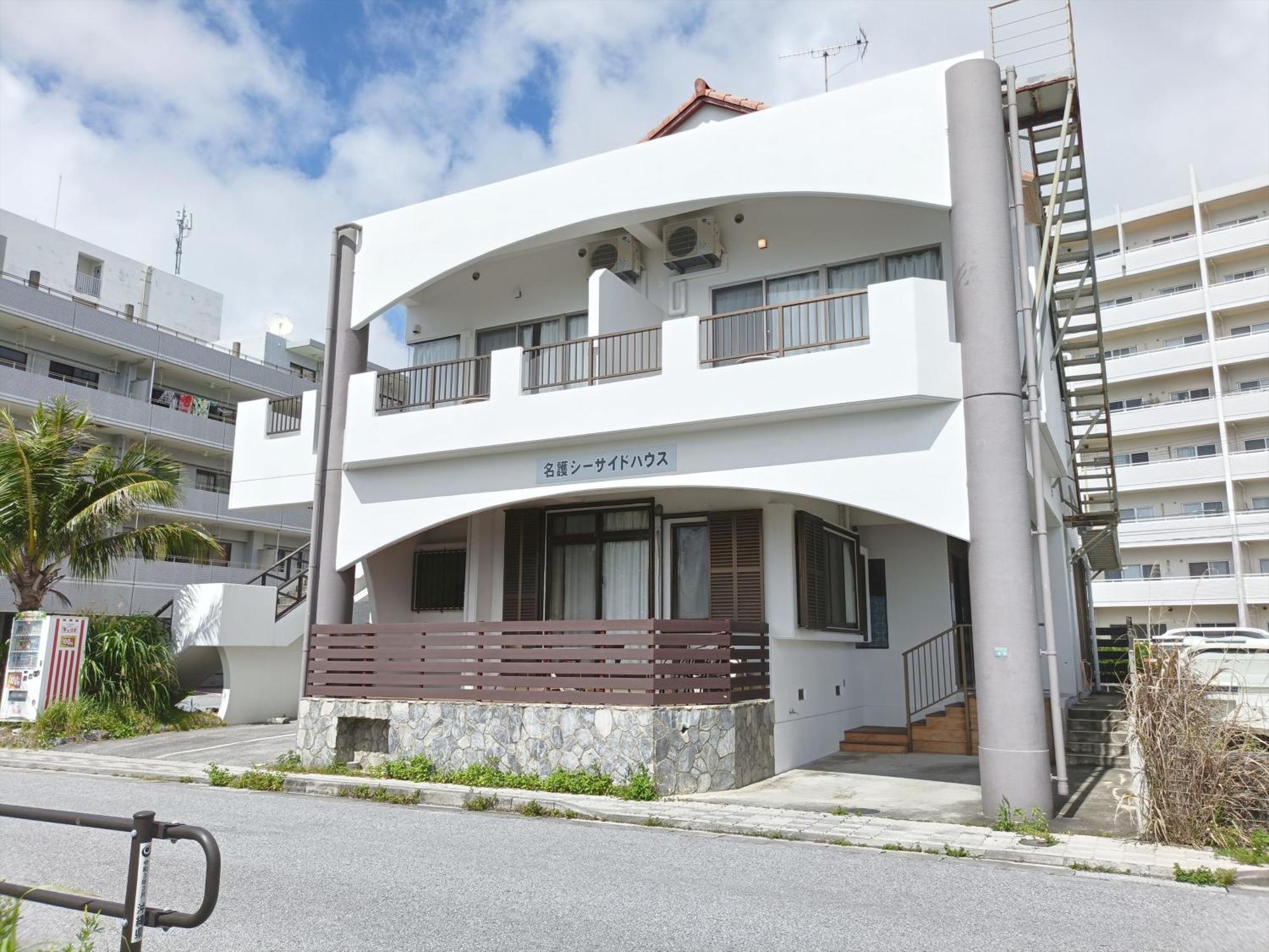 Kariyushi Sea Side House Nago